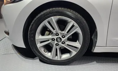 Hyundai Avante 2017, 129898 км, за 5404.7 USD