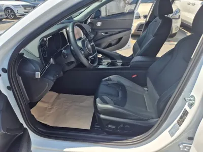 Hyundai Avante 2023, 55688 км, за 12241.97 USD - фото 9