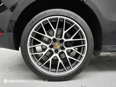 Porsche Macan 2021, 102386 км, за 30458.19 USD