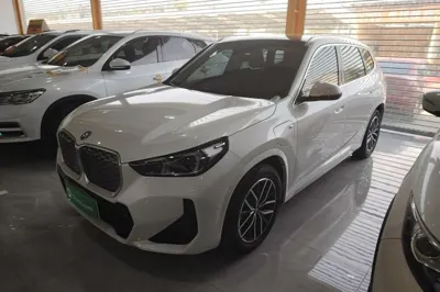 BMW iX1 · 2023 год