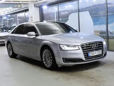 Audi A8 · 2015 год