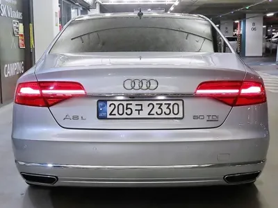 Audi A8 2015, 181576 км, за 11125.82 USD