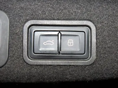 Audi A8 2015, 181576 км, за 11125.82 USD - фото 16