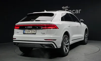 Audi Q8 2022, 69698 км, за 47571.85 USD
