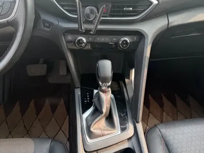 Chevrolet Volando 2019, 65000 км, за 4589.61 USD
