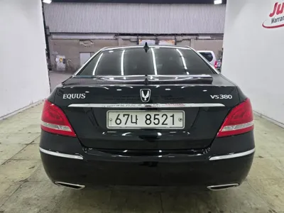 Hyundai Equus 2012, 141232 км, за 3581.43 USD