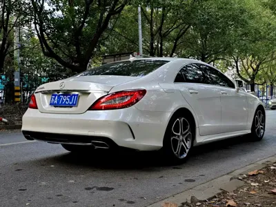 Mercedes-Benz CLS 2015, 76100 км, за 17642.39 USD