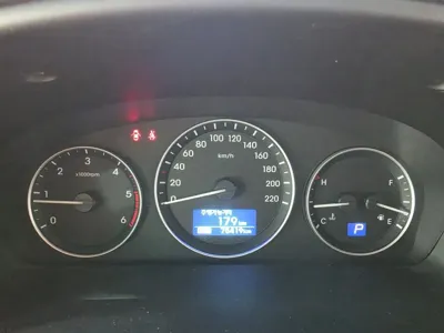 Hyundai Starex 2018, 75000 км, за 9953.17 USD - фото 18