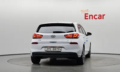 Hyundai i30 2018, 68163 км, за 8861.76 USD