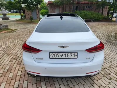 Hyundai Genesis 2016, 108169 км, за 8204.72 USD