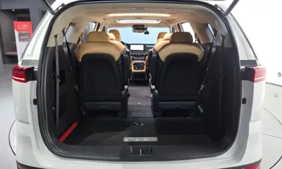 Kia Canival 2023, 29636 км, за 20677.43 USD - фото 33