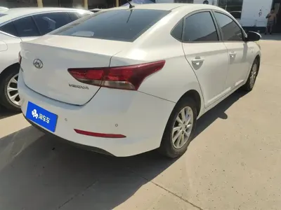 Hyundai Verna 2017, 114800 км, за 4376.07 USD