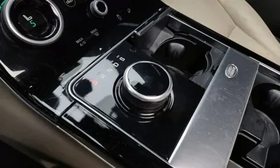 Land Rover Range Rover Velar 2018, 112958 км, за 20145.36 USD - фото 9