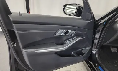 BMW 3-Series 2022, 60371 км, за 17120.58 USD - фото 24