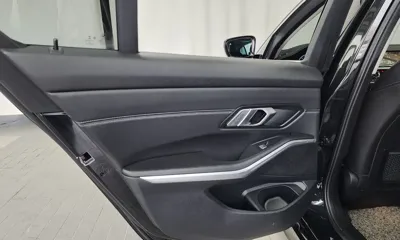 BMW 3-Series 2022, 60371 км, за 17120.58 USD - фото 25
