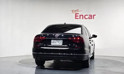 Volkswagen Passat 2018, 88377 км, за 6440.29 USD