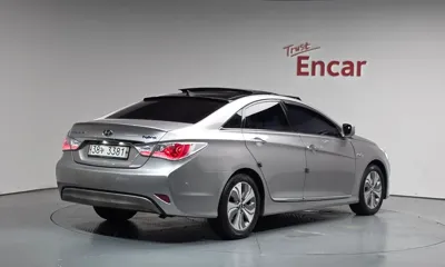 Hyundai Sonata 2014, 109638 км, за 4232.6 USD