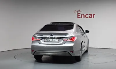 Hyundai Sonata 2014, 109638 км, за 4232.6 USD