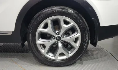 Kia Sorento 2016, 131392 км, за 8210.72 USD