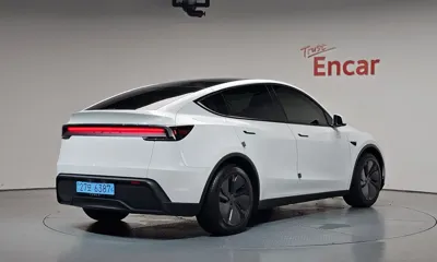 Tesla Model Y 2025, 4823 км, за 34987.53 USD