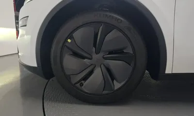 Tesla Model Y 2025, 4823 км, за 34987.53 USD