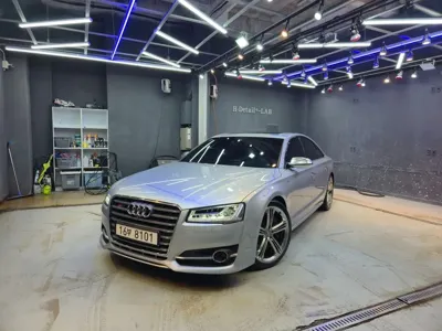 Audi S8 · 2015 год