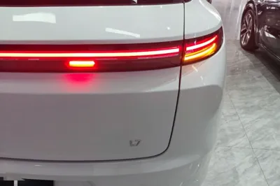 Li Auto L7 · 2023 год