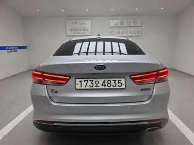 Kia K5 2017, 118822 км, за 7466.14 USD