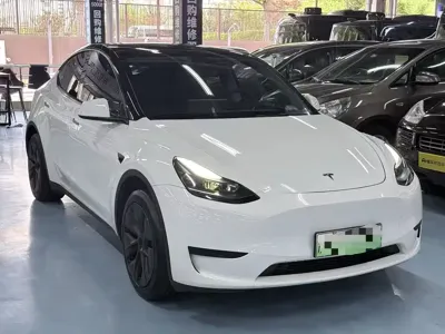 Tesla Model Y 2023, 44000 км, за 24767.44 USD