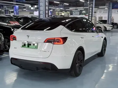 Tesla Model Y 2023, 44000 км, за 24767.44 USD