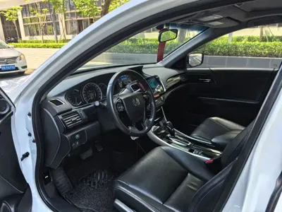 Honda Accord 2017, 74000 км, за 10270.55 USD