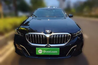 BMW 5 Series 2025, 9000 км, за 48110 USD