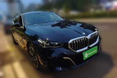 BMW 5 Series 2025, 9000 км, за 48110 USD