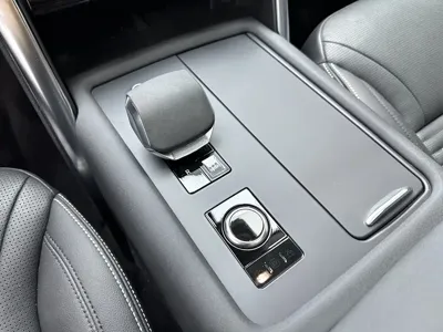 Land Rover Discovery 2022, 50000 км, за 53265.59 USD - фото 8