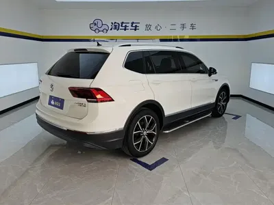 Volkswagen Tiguan L 2017, 66200 км, за 10856.18 USD