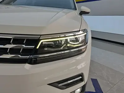 Volkswagen Tiguan L 2017, 66200 км, за 10856.18 USD