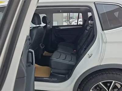 Volkswagen Tiguan L 2017, 66200 км, за 10856.18 USD - фото 11