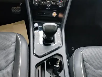 Volkswagen Tiguan L 2017, 66200 км, за 10856.18 USD - фото 16