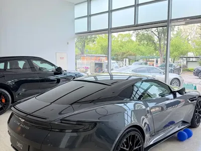 Aston Martin DB12 0, 100 км, за 370504.88 USD