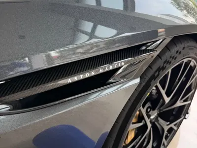 Aston Martin DB12 0, 100 км, за 370504.88 USD