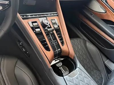 Aston Martin DB12 0, 100 км, за 370504.88 USD - фото 9