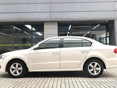 Volkswagen Lavida 2013, 120000 км, за 2917.38 USD