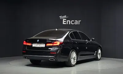 BMW 5-Series 2022, 65944 км, за 28534.22 USD
