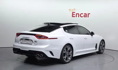 Kia Stinger 2018, 121017 км, за 12026.26 USD
