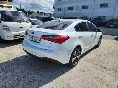 Kia K3 2015, 131840 км, за 3610.35 USD