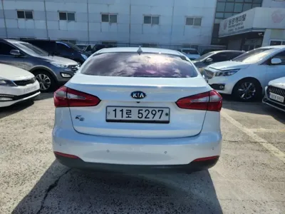 Kia K3 2015, 131840 км, за 3610.35 USD