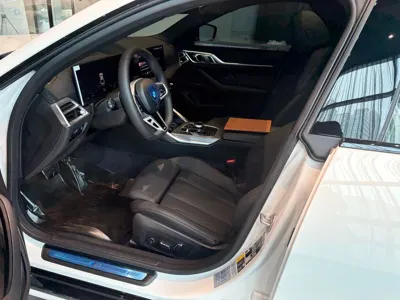 BMW i4 2026, 842 км, за 32879.45 USD - фото 12