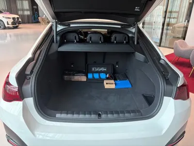 BMW i4 2026, 842 км, за 32879.45 USD - фото 20