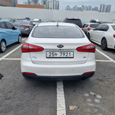 Kia K3 2013, 215227 км, за 2345.28 USD
