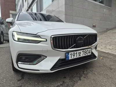 Volvo S60 2023, 44289 км, за 23402.45 USD